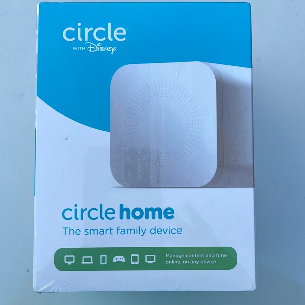Circle with DISNEY THR SMART FAMILY DEVICE
